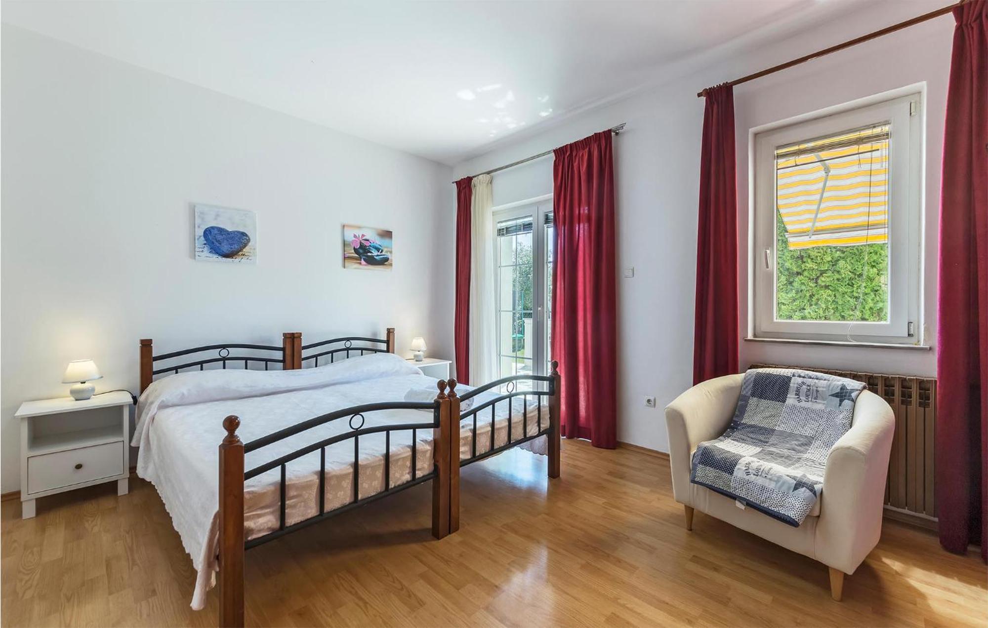 2 Bedroom Beautiful Apartment In Valtura Exterior foto